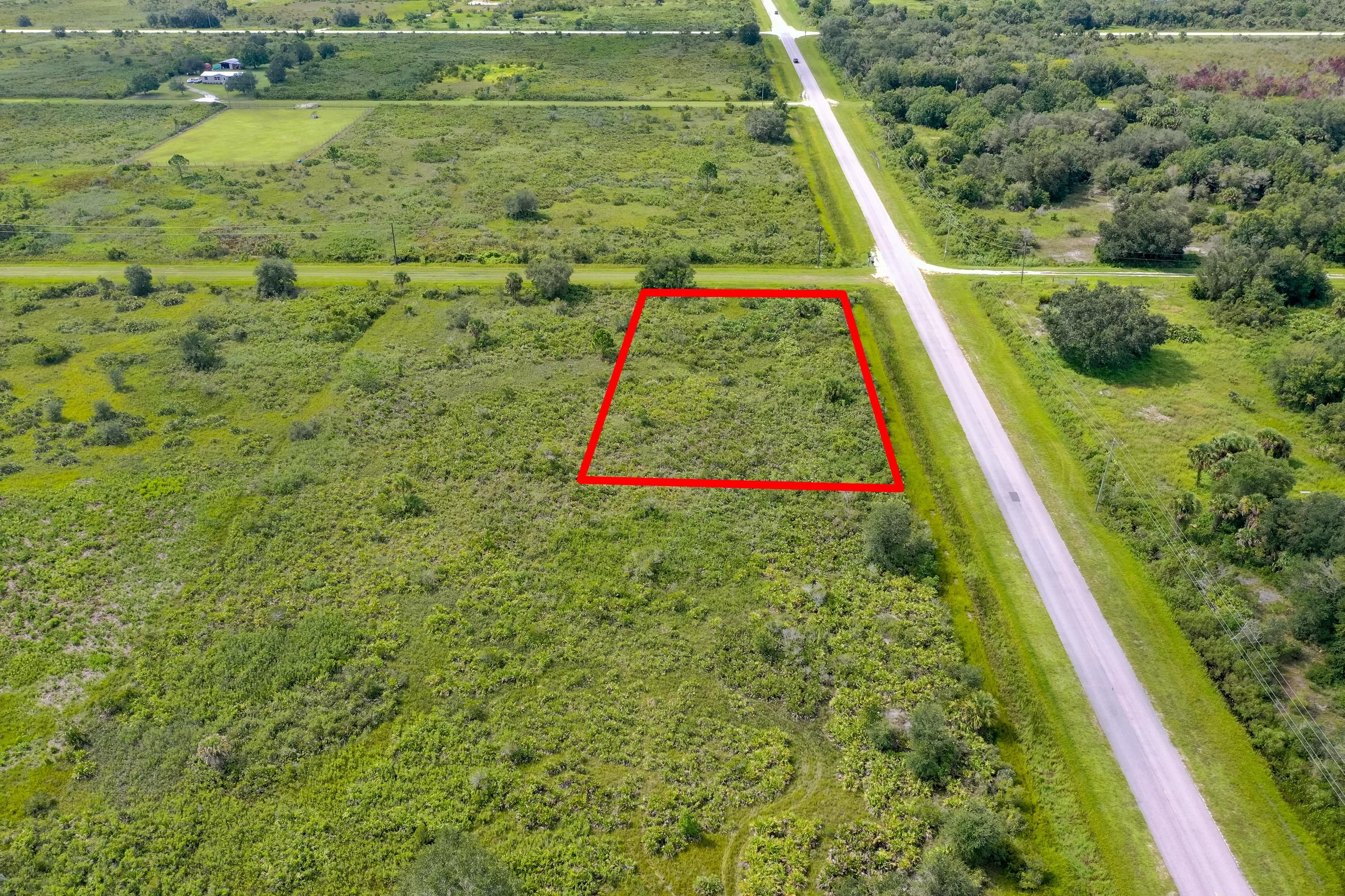 1.5 acres in Okeechobee County, Florida