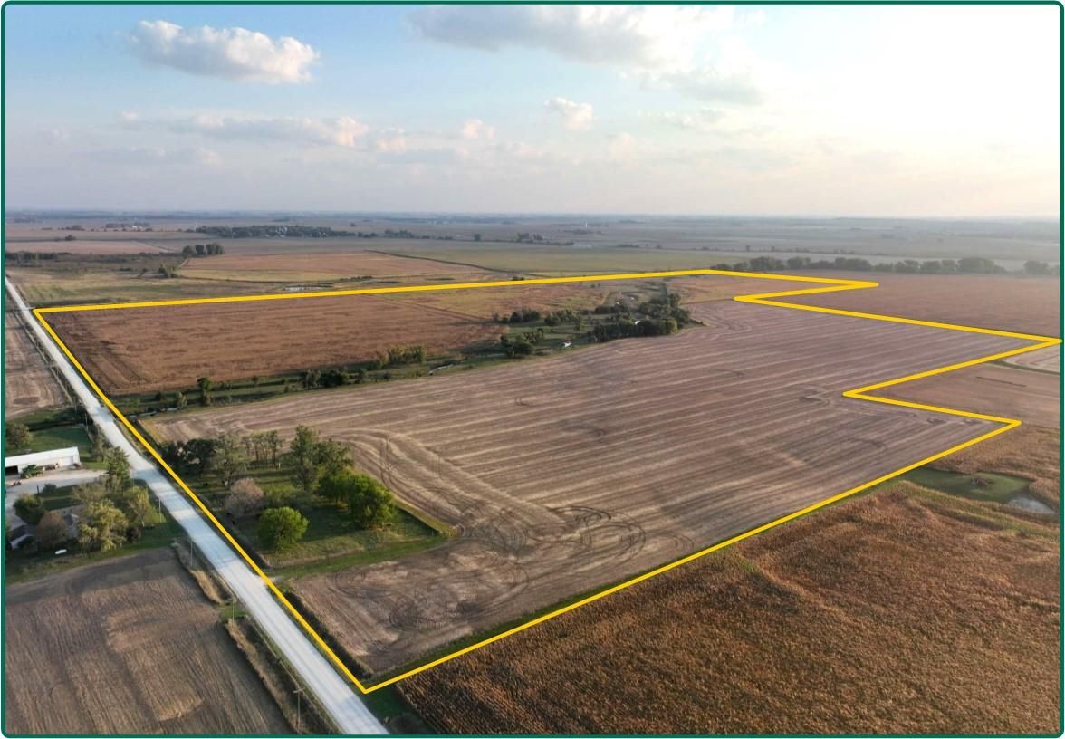 211 acres in Benton County, Iowa