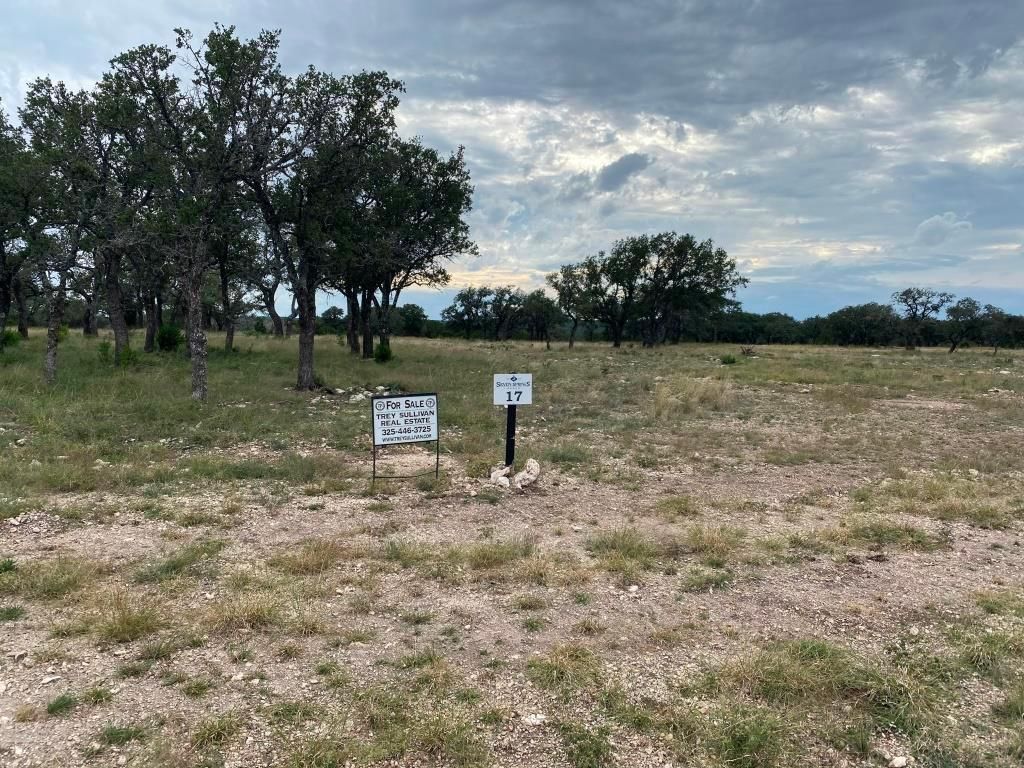 5.01 acres in Kimble County, Texas