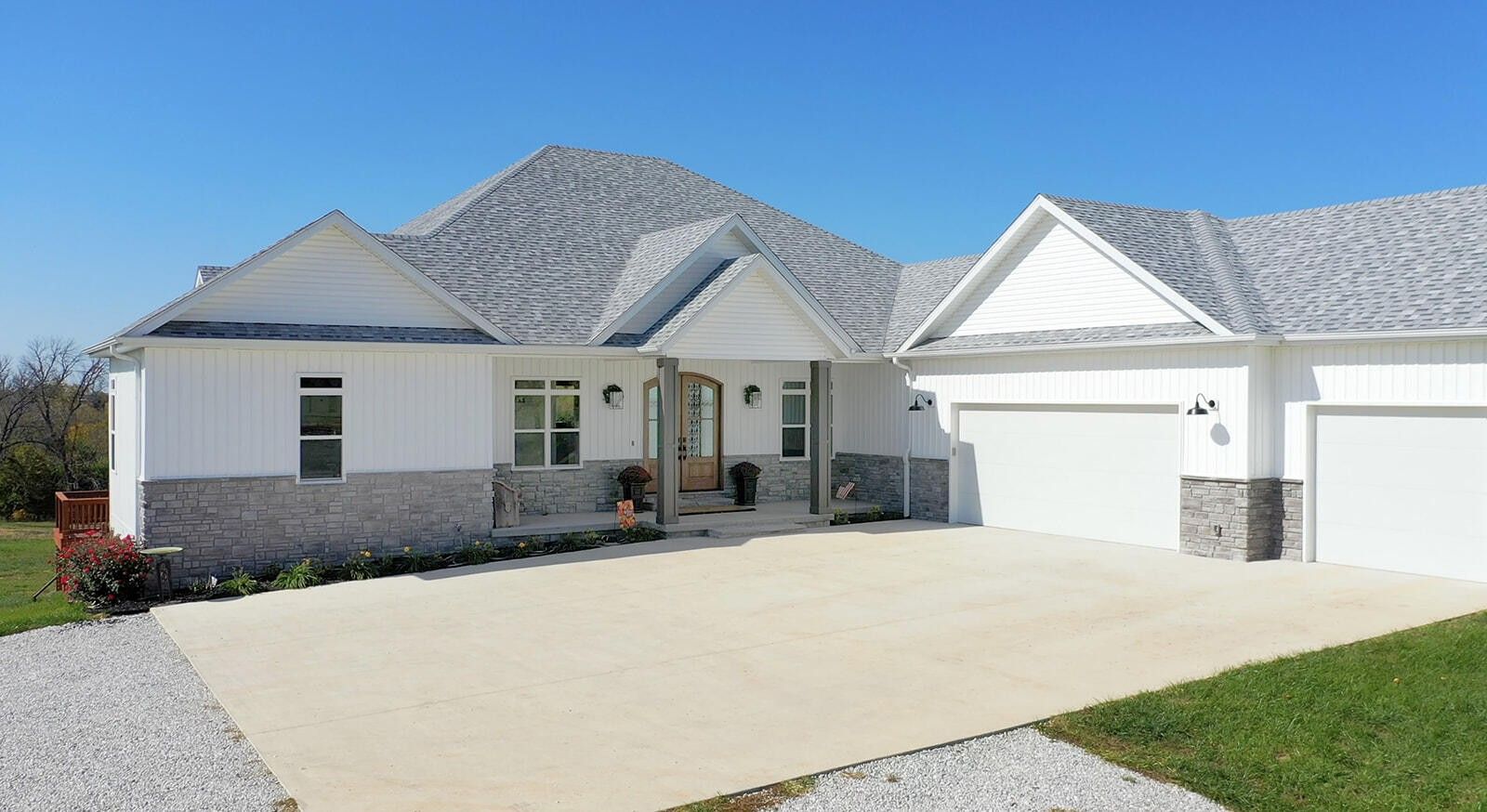 Single Family Residence, 2 Story,Traditional Walnut Grove, MO