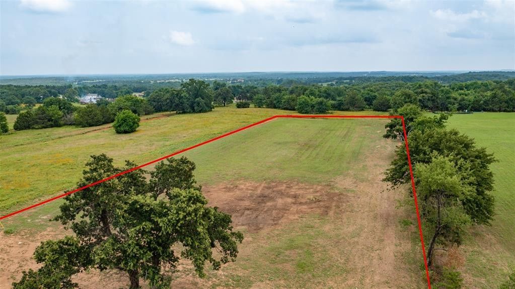 2.05 acres in Cooke County, Texas