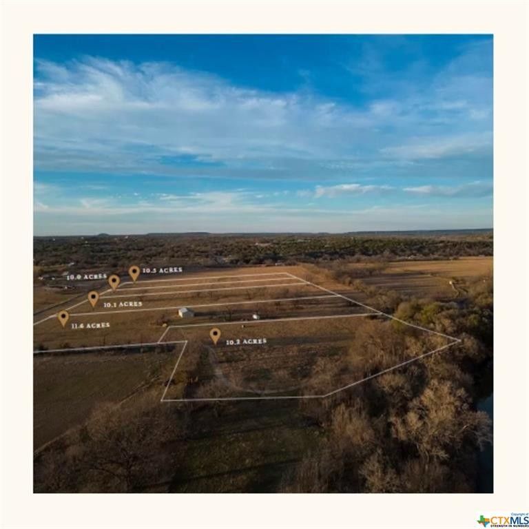 10 acres in County, Texas
