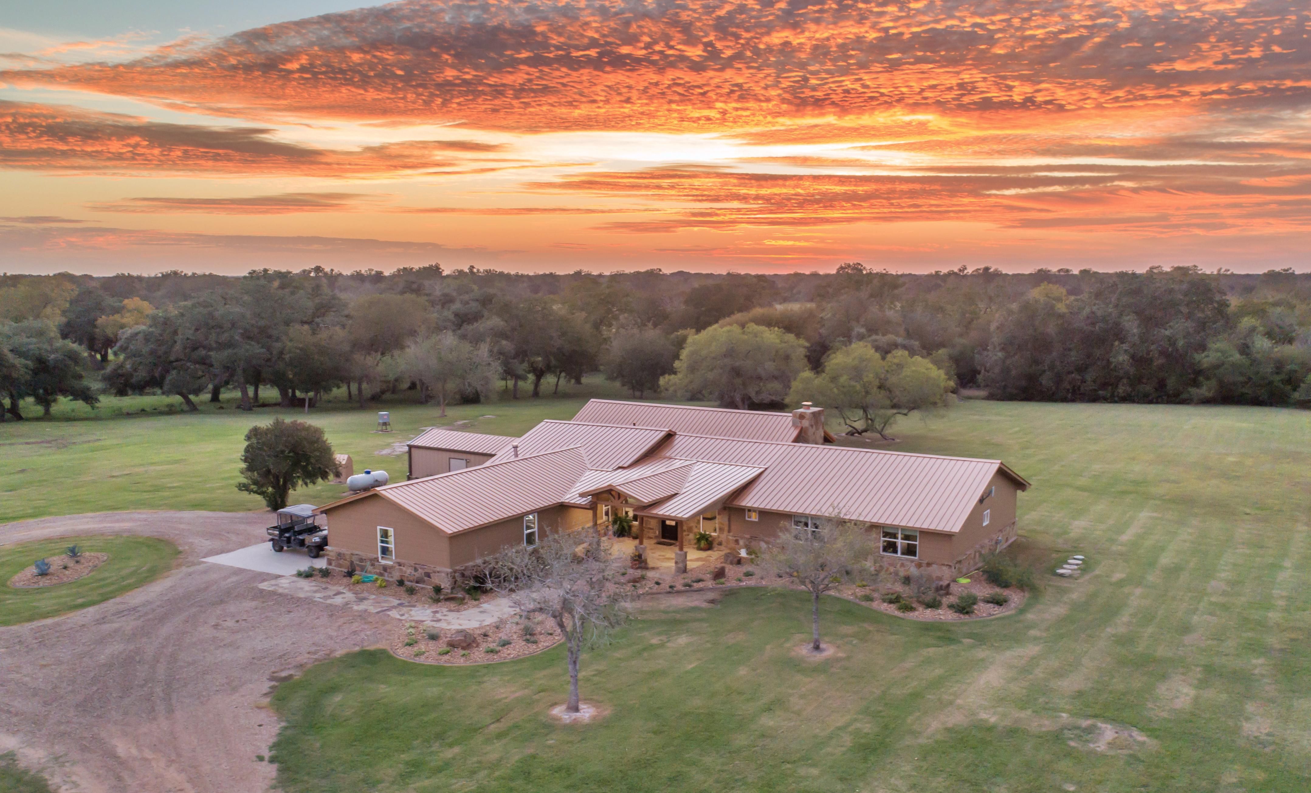 11852 FM 822, Edna, TX 77957 MLS 527530