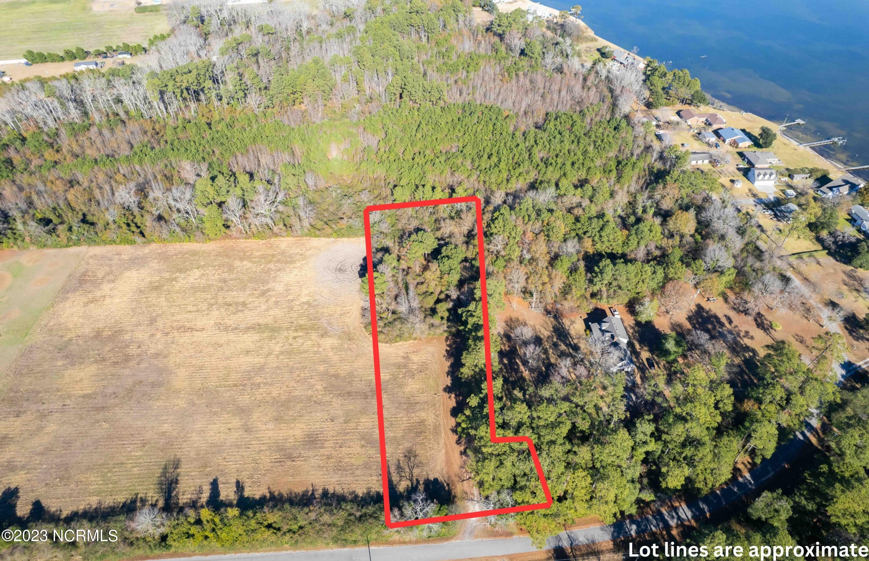 1.61 acres in Currituck County, North Carolina
