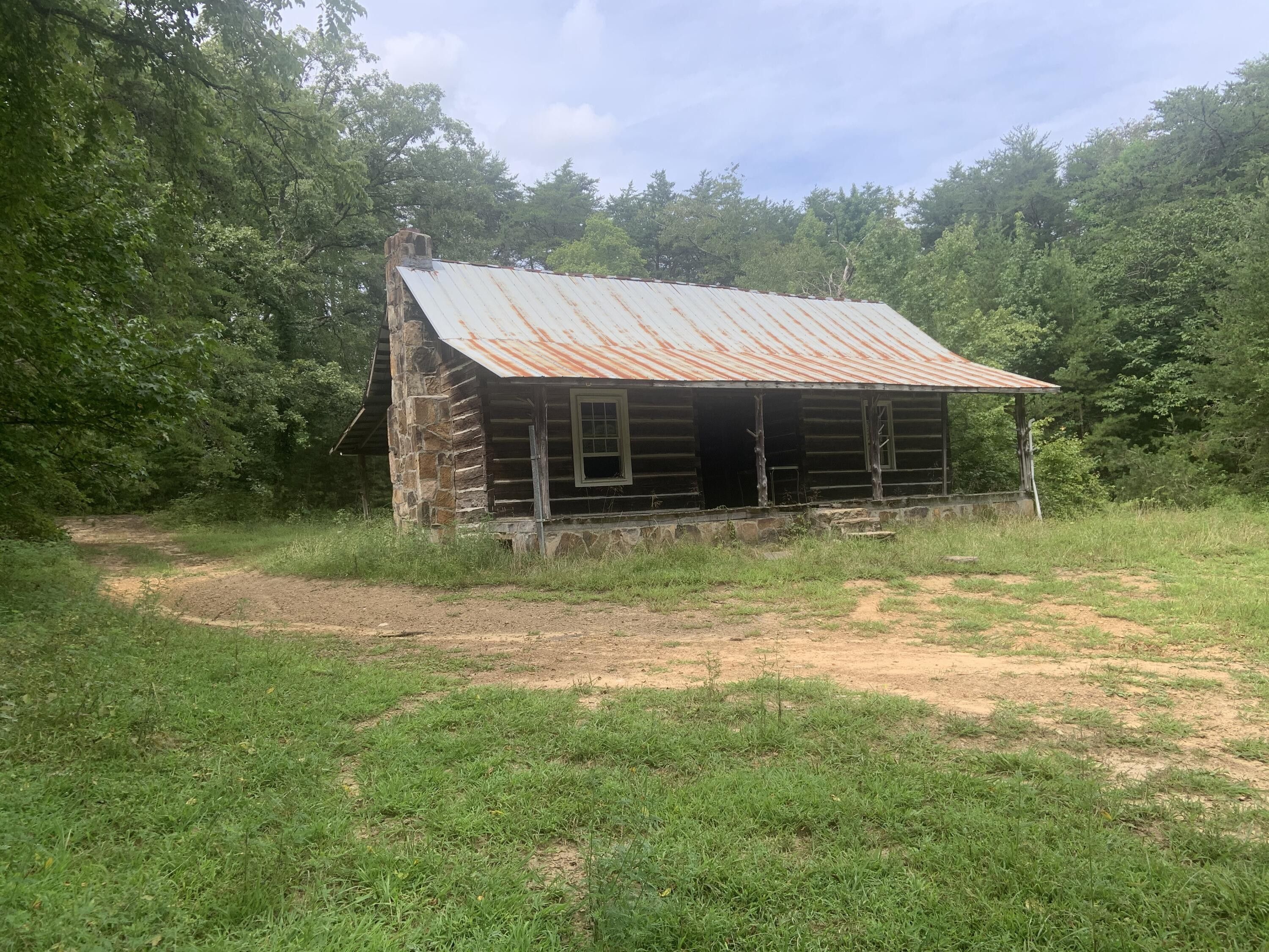 300 acres in Sequatchie County, Tennessee