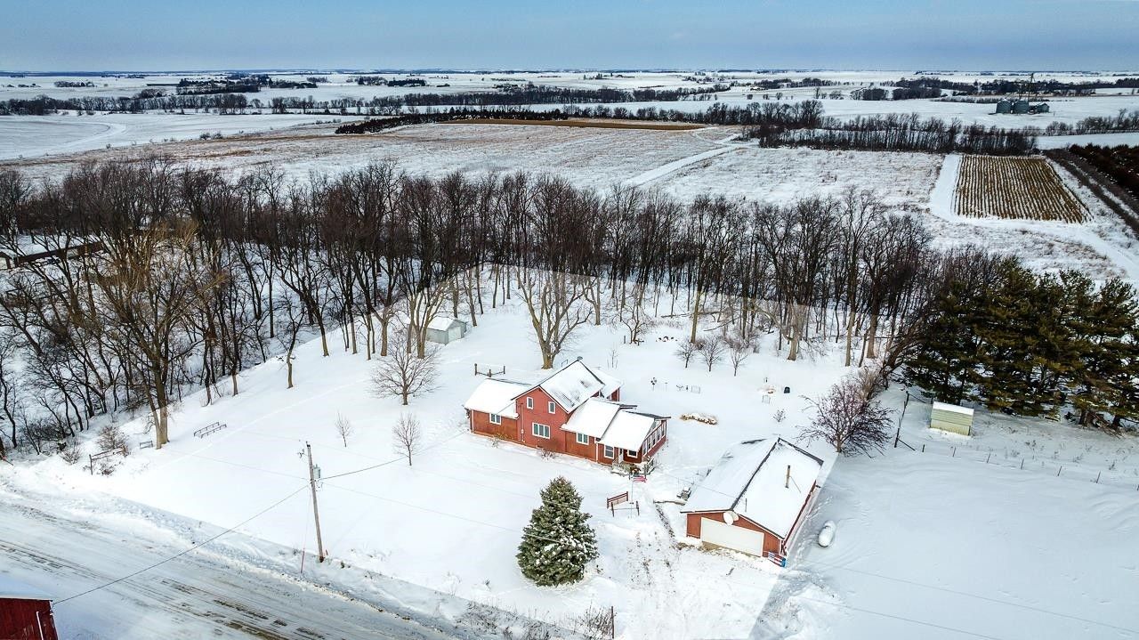 2 acres in Delaware County, Iowa