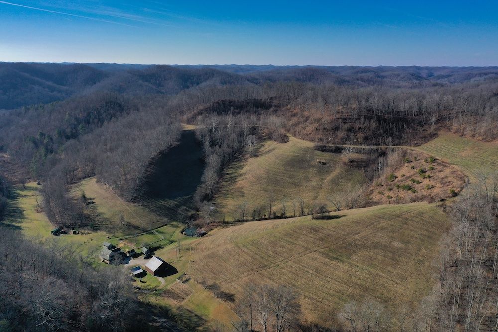 2869 KY Route 3214, Flatgap, KY 41219