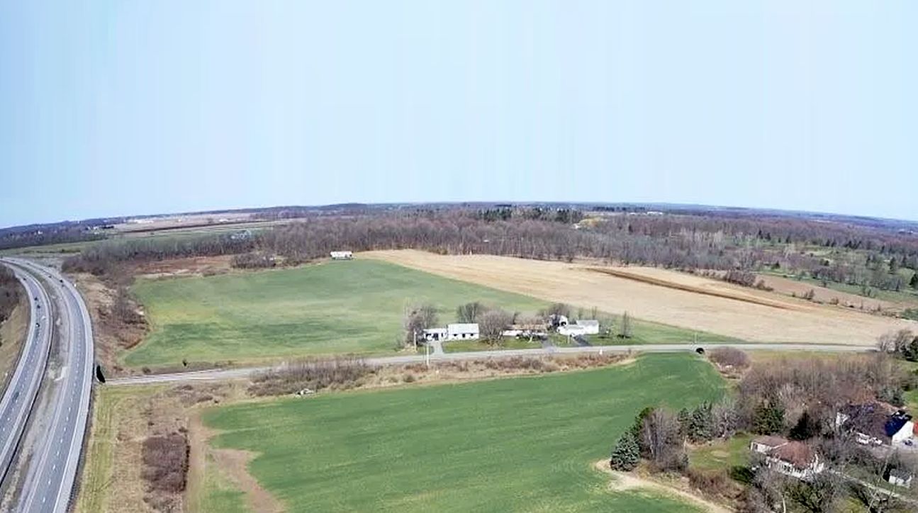 Landlocked NY937, Stafford, NY 14416