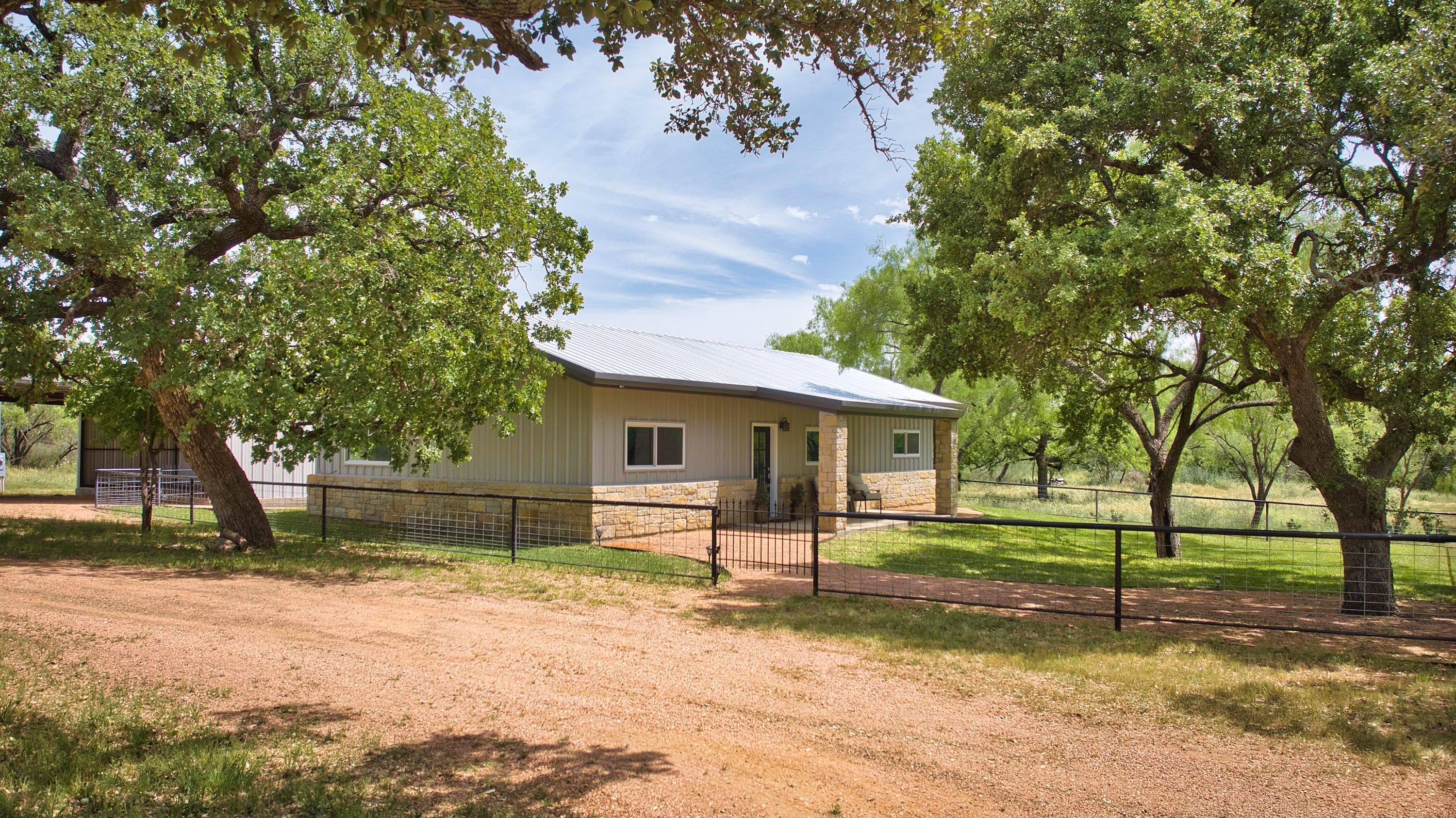 21 County Road 224, Voca, TX 76887