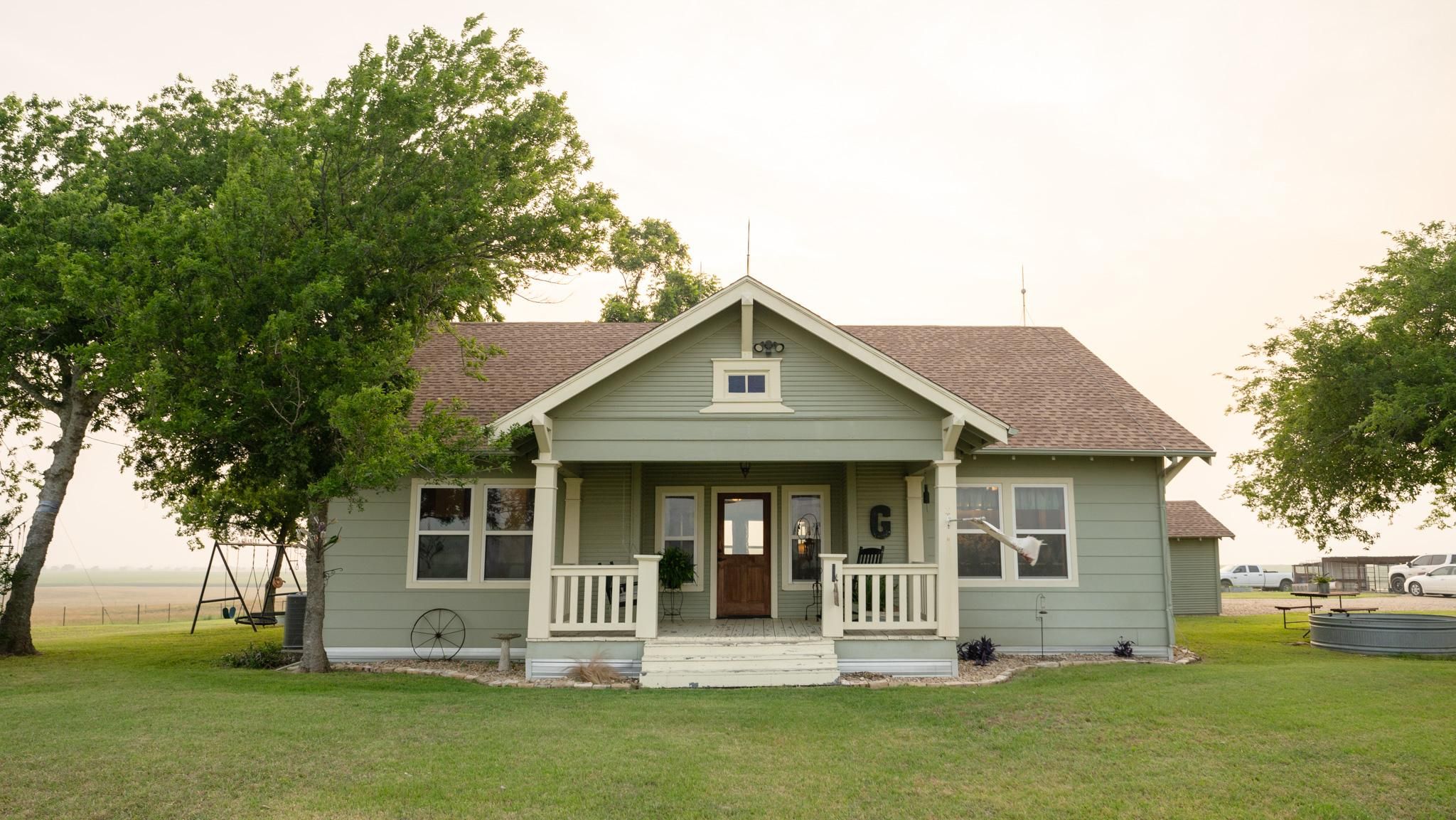 281 Ging Rd, Coupland, TX 78615