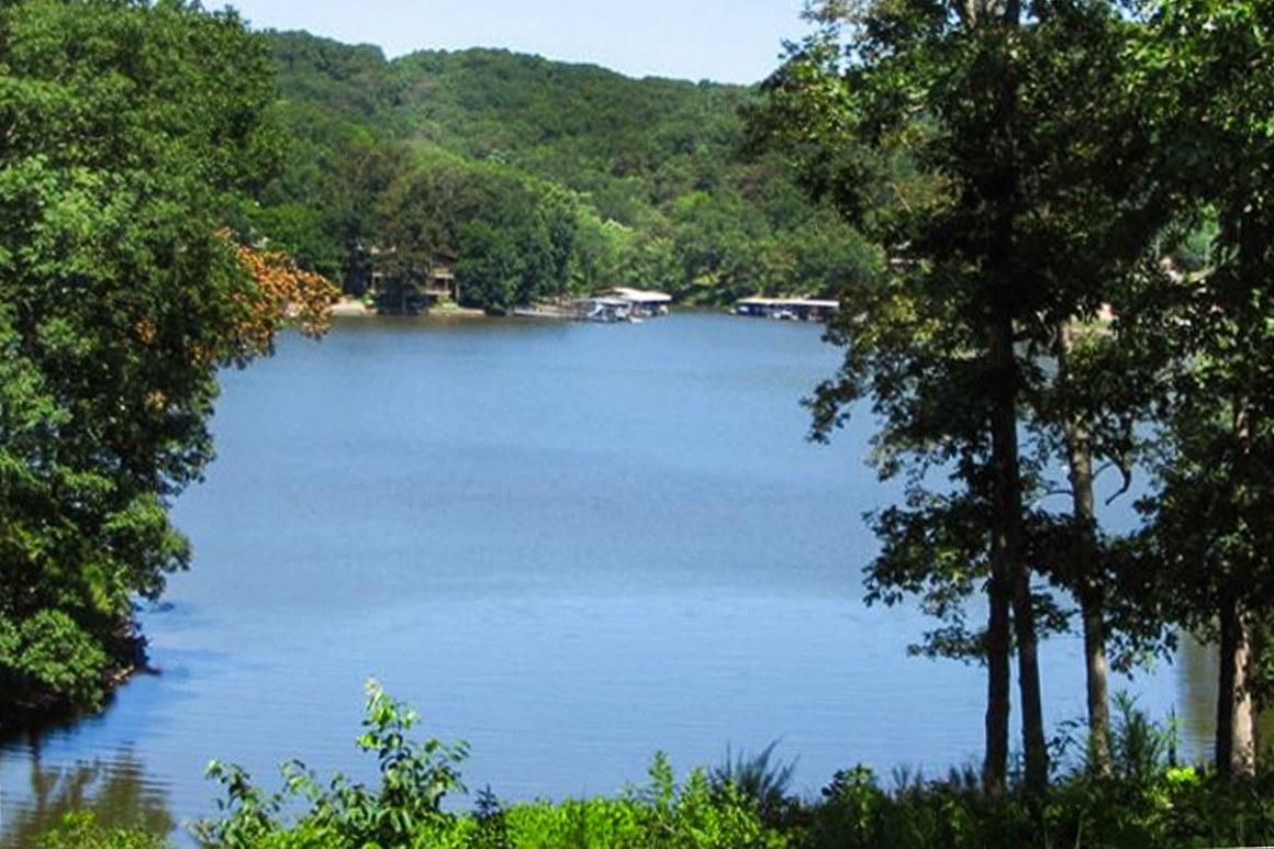 0.89 acres in Laurie, MO, 65037