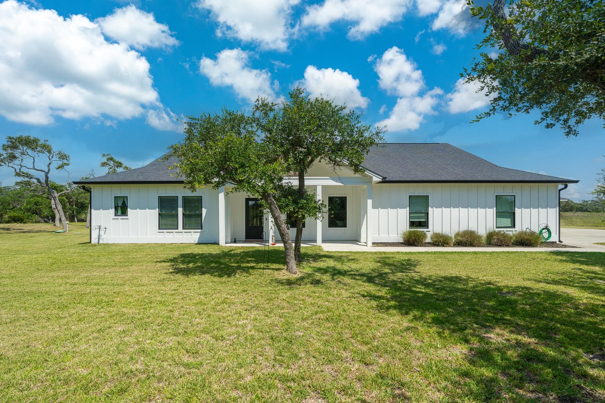 211 Coastal Wildwood Drive, Rockport, TX 78382 MLS 443016