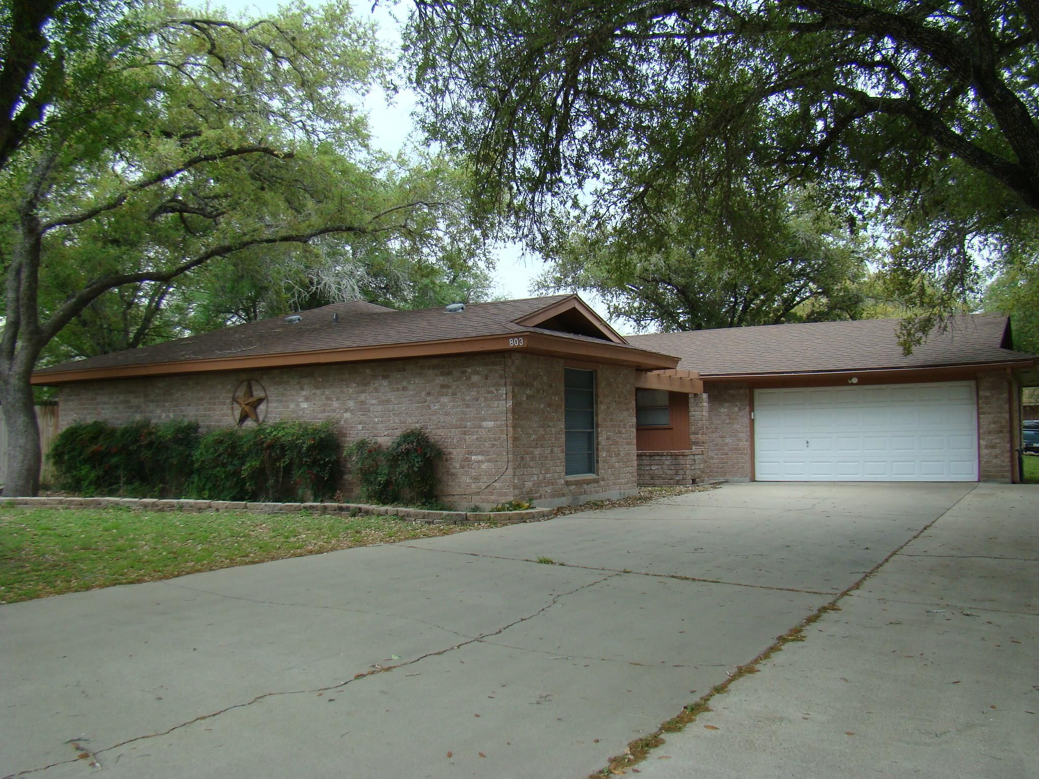 803 Jeffrey Street, West, TX 78022 MLS none