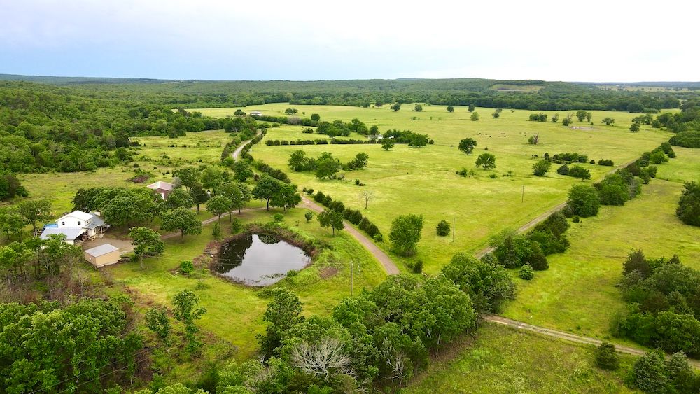 1747 W. Bascun Rd., Quinton, OK 74561