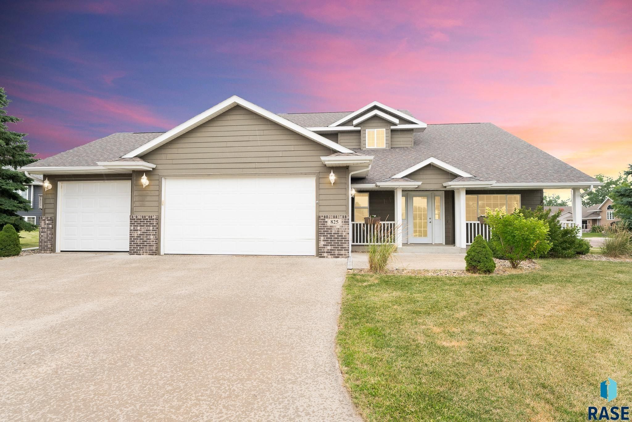 825 Cathy Dr, Tea, SD 57064 MLS 22406815