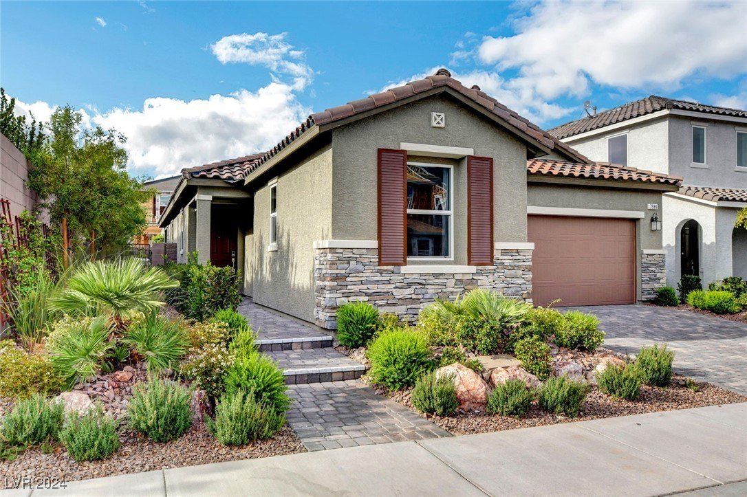 7586 Lush Oasis Avenue, Las Vegas, NV 89113 MLS 2618062