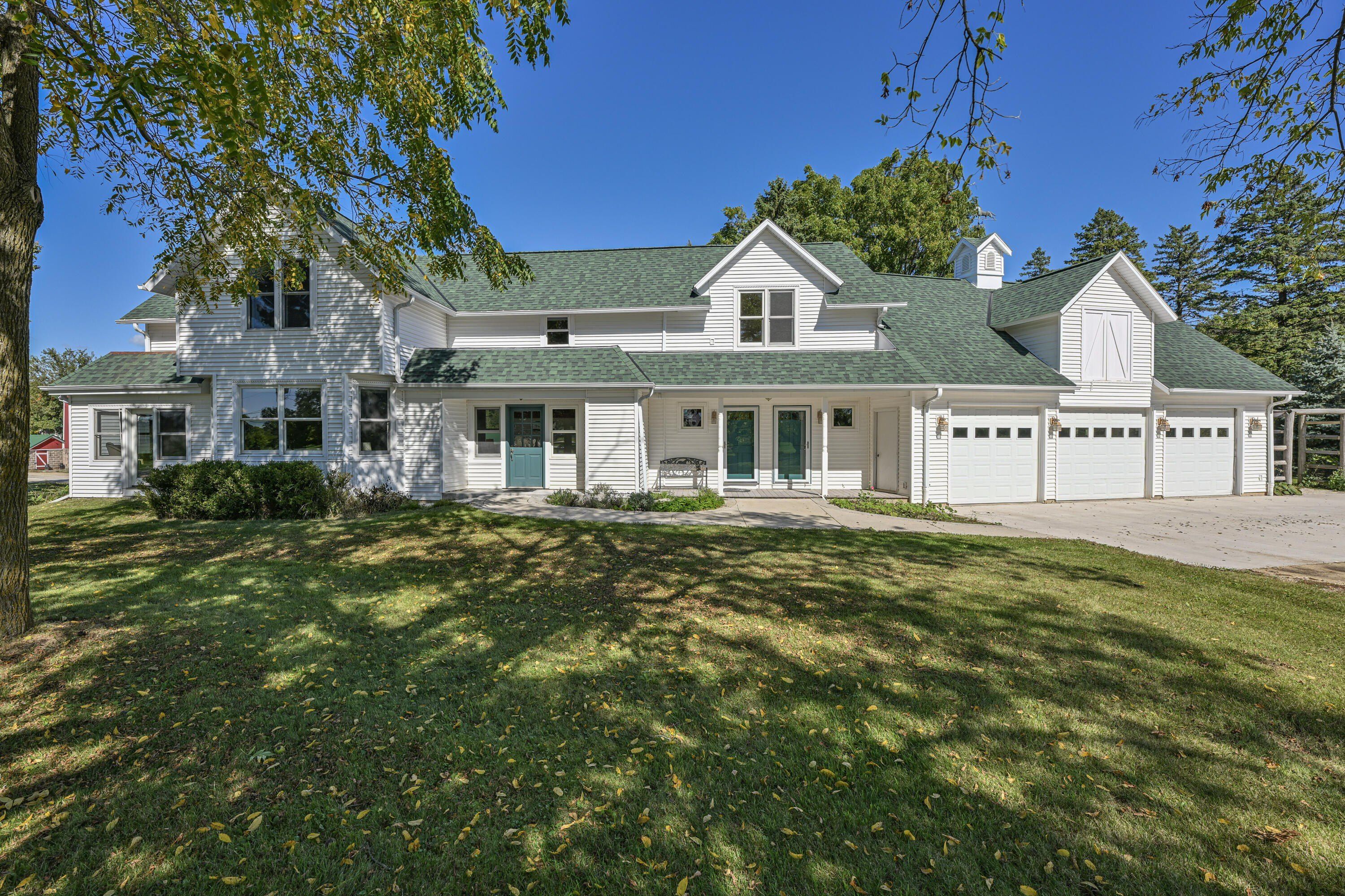 1440 Lakefield Rd, Grafton, WI 53024 MLS 1892925