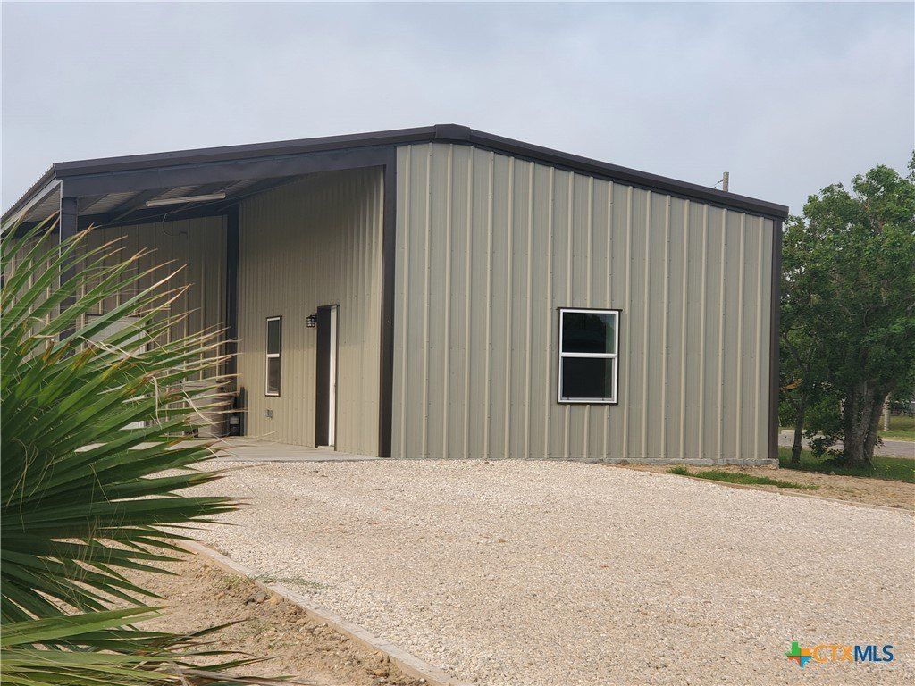 1211 W HOUSTON Avenue, Seadrift, TX 77983 MLS 559303