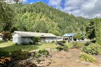 Lakefront Property for sale in Lane County, Oregon
