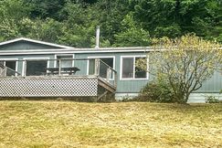 Lakefront Property for sale in Lincoln County, Oregon