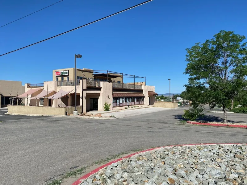 832 Paseo del Pueblo Sur  