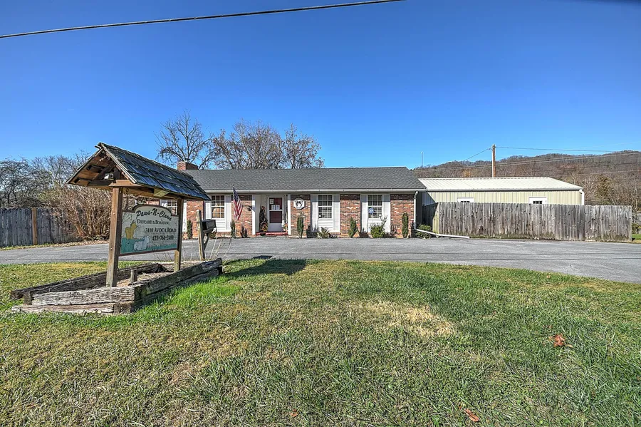 3110 Avoca Rd  