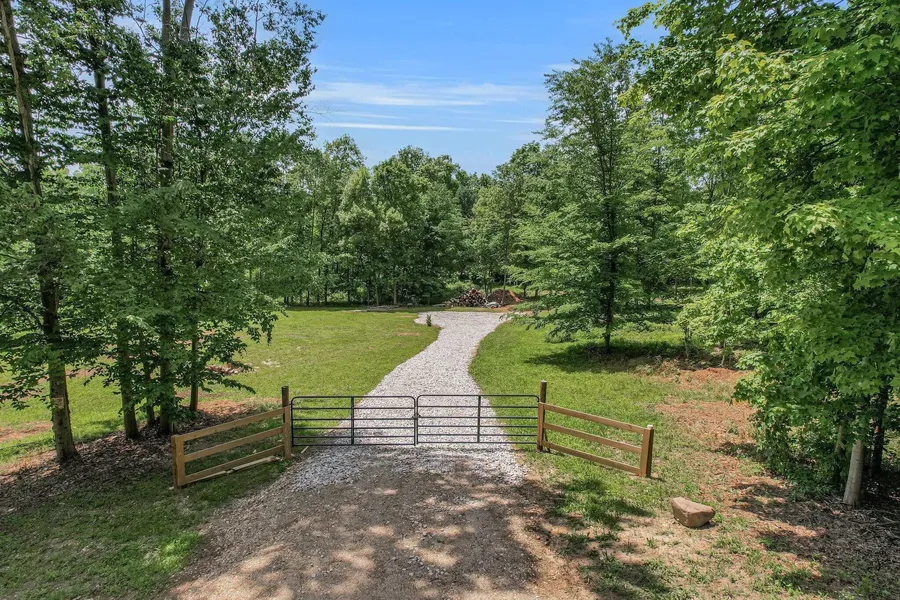 3530 Johnstown-Utica Rd NE  