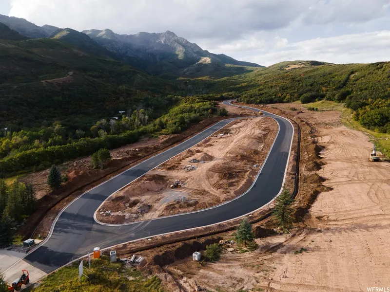 6197 STRAWBERRY Crk RD  