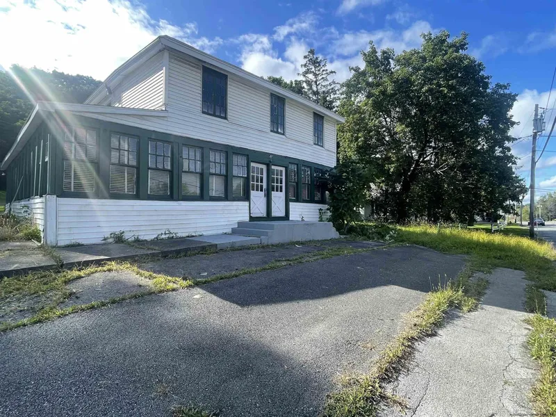 1620 columbia Tpke Tpke  