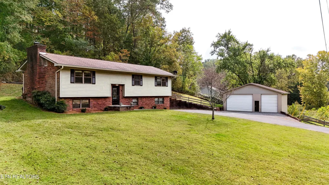 3761 Norris Fwy  