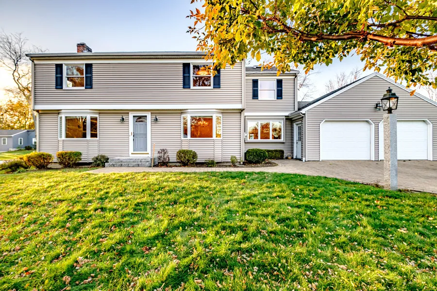 13 Broadmoor Dr  