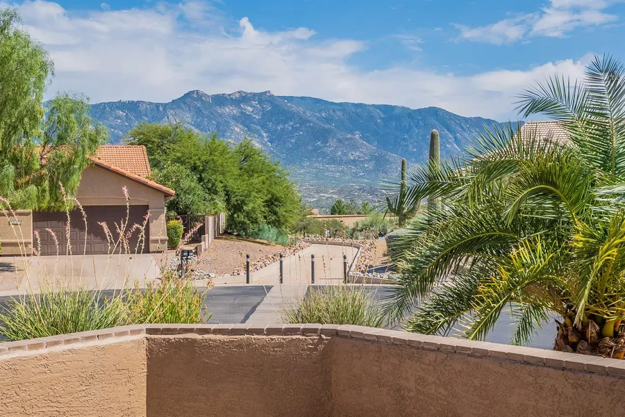 63484 East Cat Claw Ln  