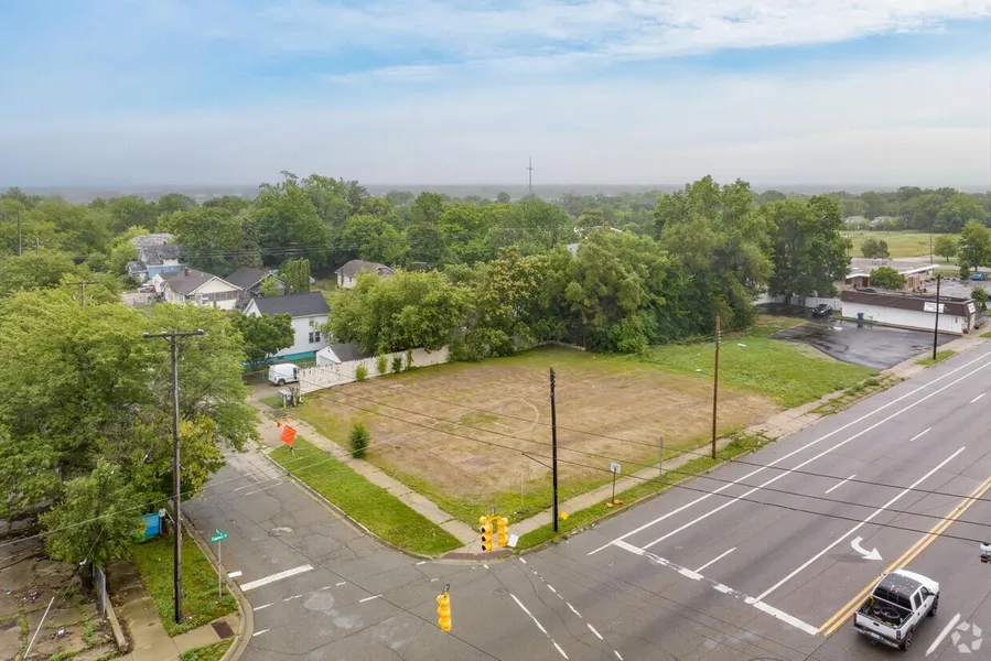 4414 North Saginaw St  