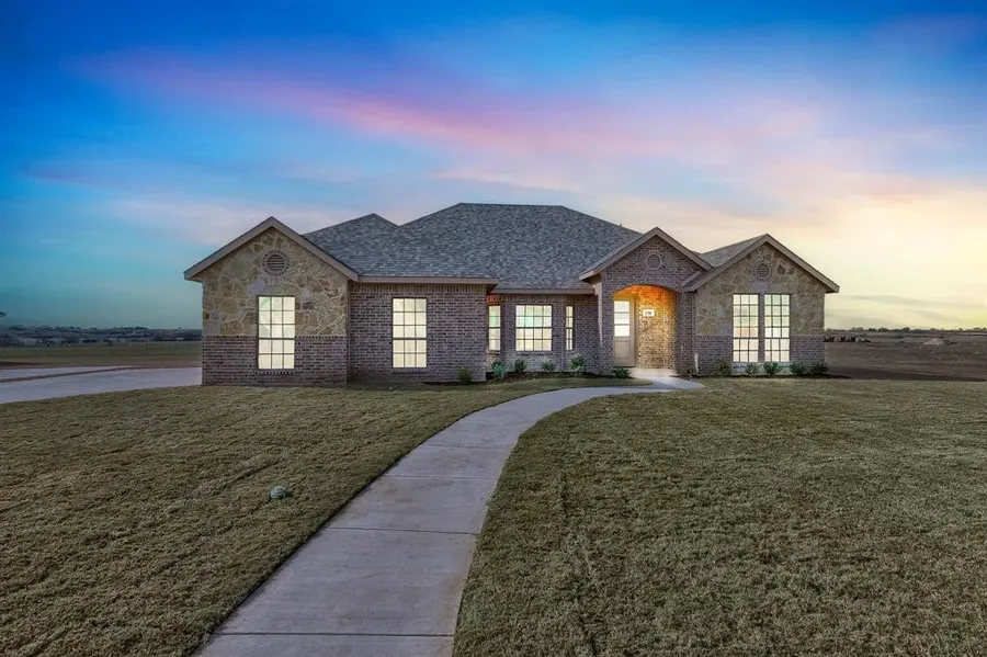 170 Lakecrest Dr  