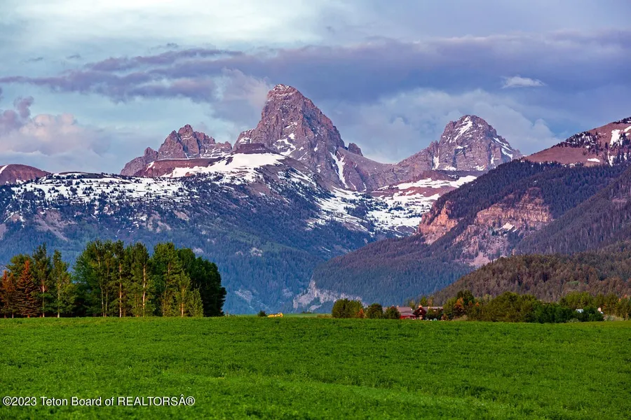 540 NORTH STATELINE Rd  