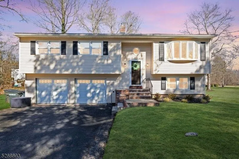 52 WOODLAND RD  