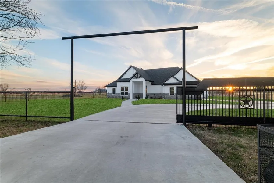 160 Cody Rd  