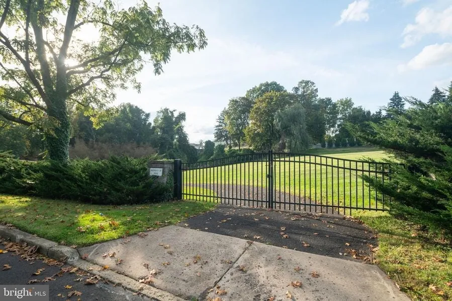 0 NICHOLAS Dr  