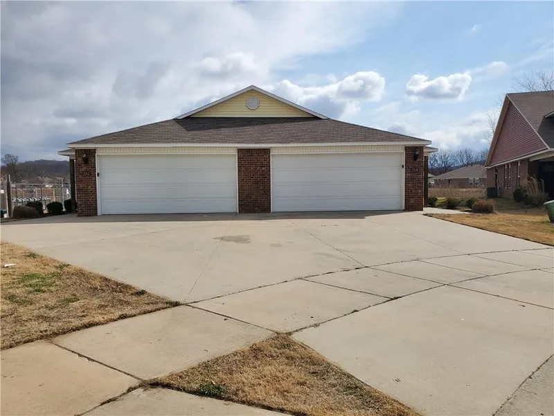 262 264 N Anabranch Ct  