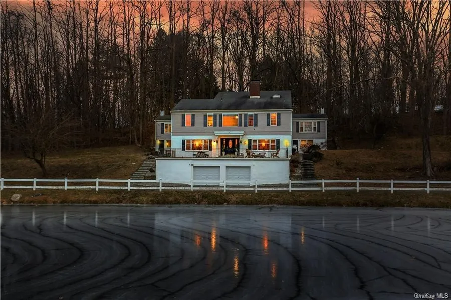 62 Kathleen Ln  