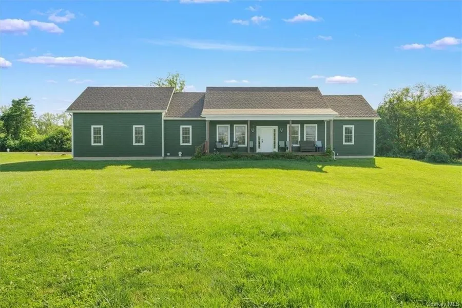 40 Bridle Path Ln  