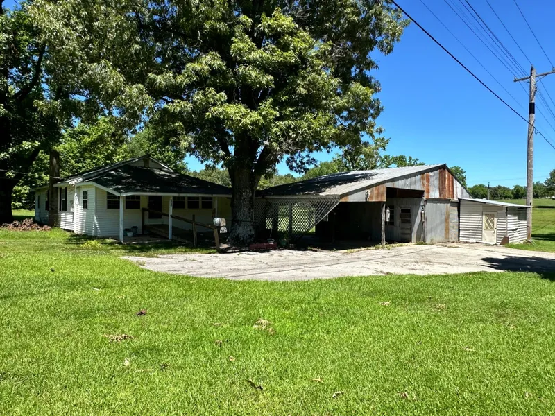 206 Hoelscher Ln  