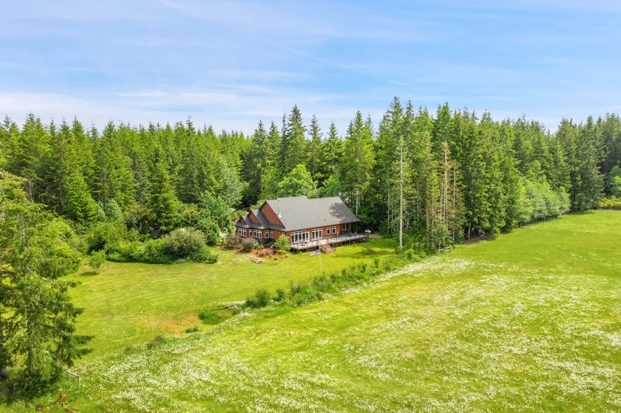 2320 W Deckerville Rd  