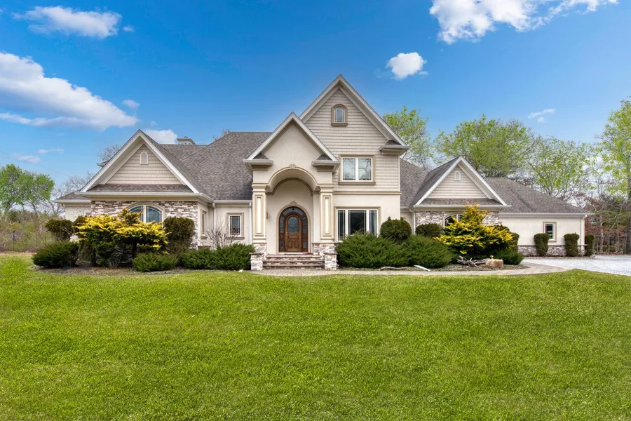 1 Midhampton Ct  