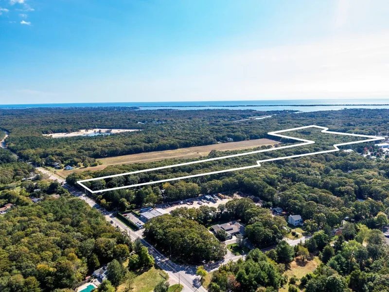 149 Old Country Rd  