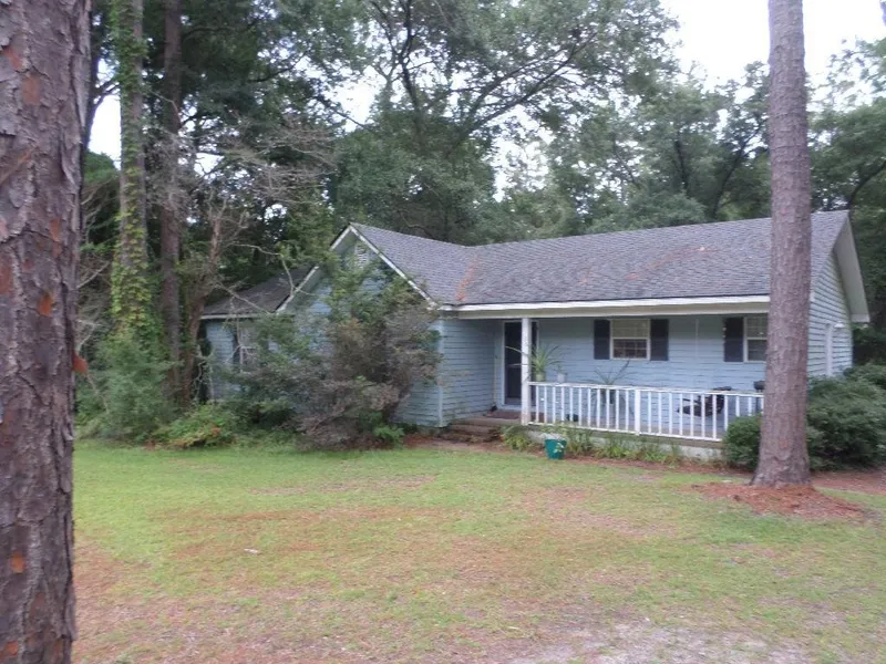 90 Railside Dr  