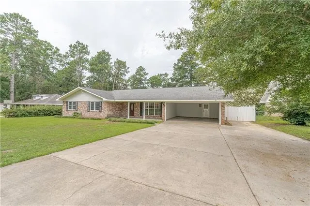 304 Holiday Cir  