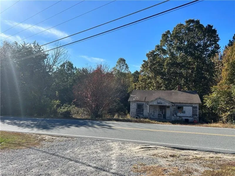 6133 Old Mendenhall Rd  