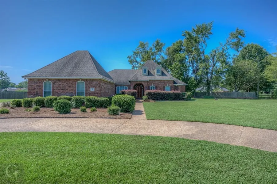 311 Summer Lake Dr  