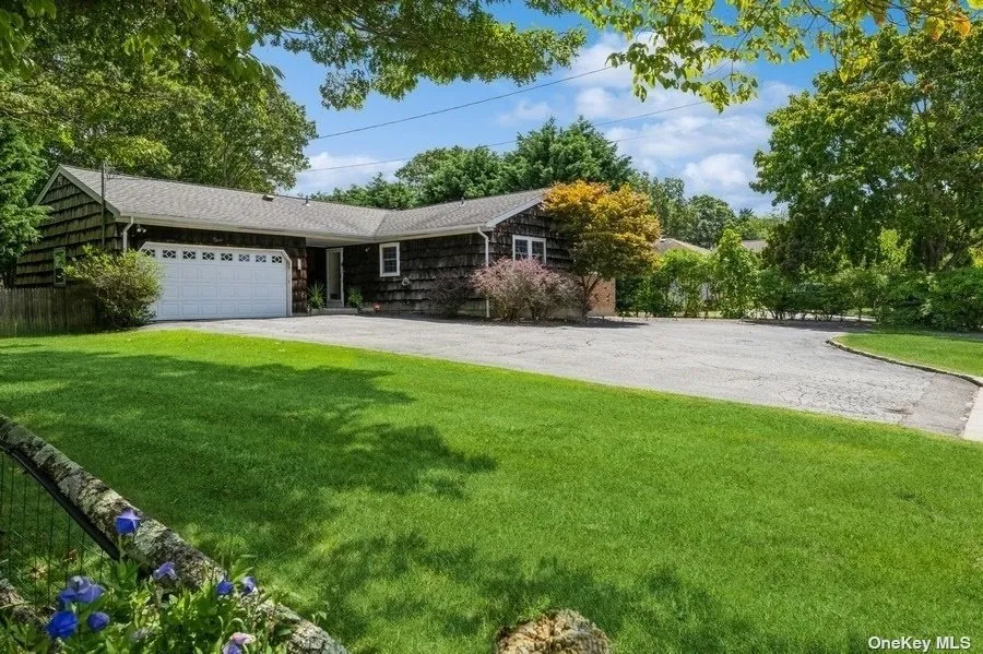9 Oaktree Dr  